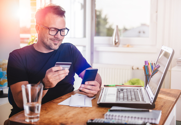 SU - Man paying with credit card on smart phone Man paying with credit card on smart phone