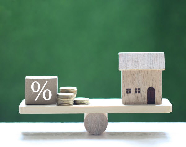 Step Up - Fixing mortgage rate Model house with Percentage symbol icon on wood scale seesaw